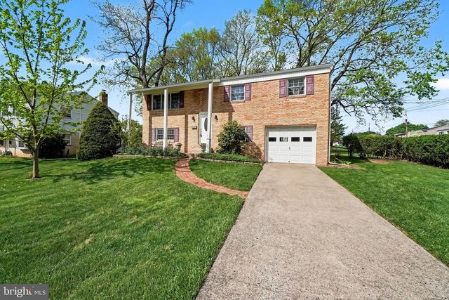 300 THOMAS DR, Mechanicsburg, PA 17050