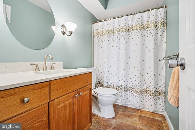 300 THOMAS DR, Mechanicsburg, PA 17050