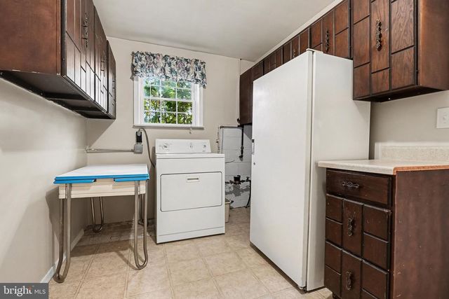 300 THOMAS DR, Mechanicsburg, PA 17050