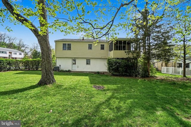 300 THOMAS DR, Mechanicsburg, PA 17050