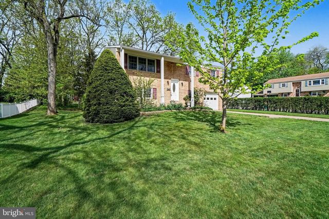 300 THOMAS DR, Mechanicsburg, PA 17050