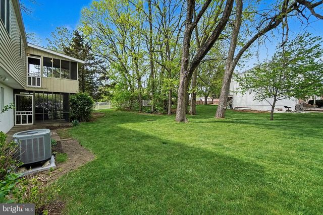 300 THOMAS DR, Mechanicsburg, PA 17050