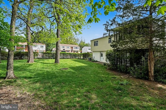 300 THOMAS DR, Mechanicsburg, PA 17050