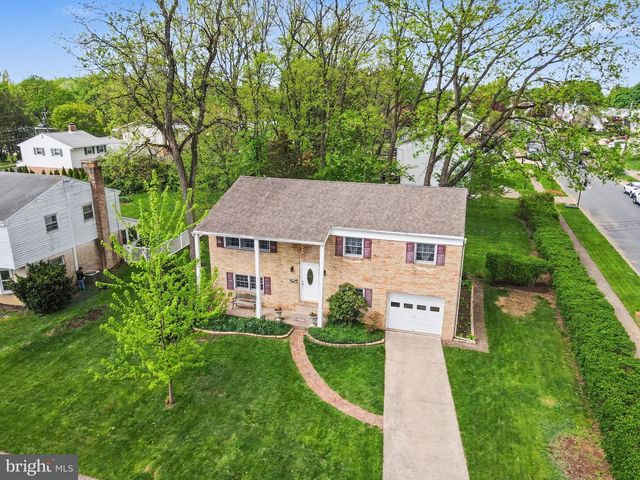 300 THOMAS DR, Mechanicsburg, PA 17050
