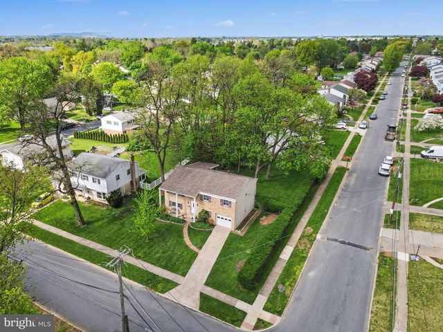 300 THOMAS DR, Mechanicsburg, PA 17050