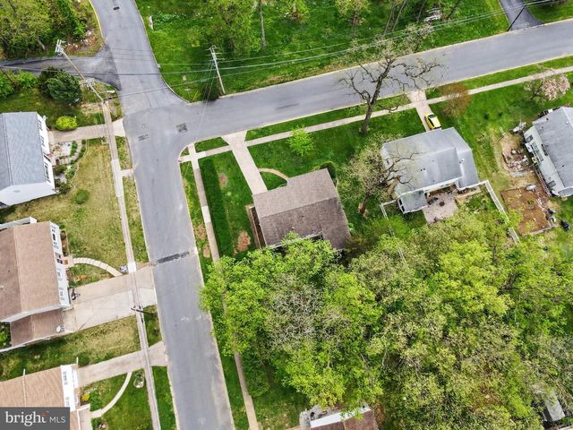 300 THOMAS DR, Mechanicsburg, PA 17050