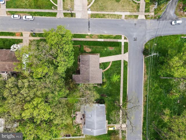 300 THOMAS DR, Mechanicsburg, PA 17050