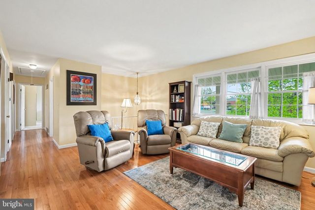 300 THOMAS DR, Mechanicsburg, PA 17050