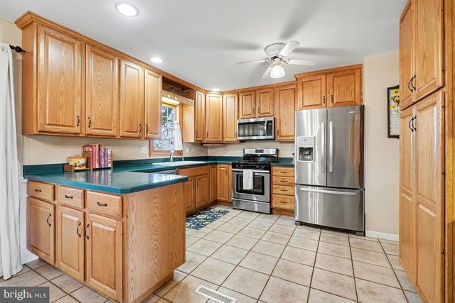 300 THOMAS DR, Mechanicsburg, PA 17050