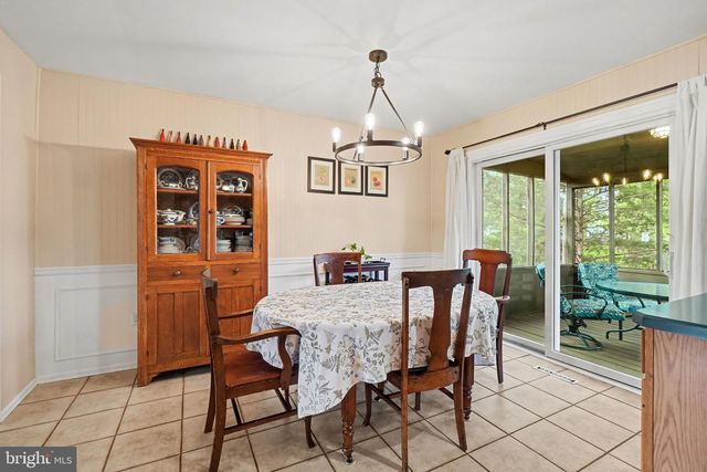 300 THOMAS DR, Mechanicsburg, PA 17050