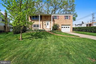300 THOMAS DR, Mechanicsburg, PA 17050