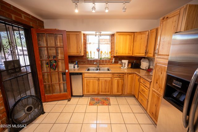 517 Kino Springs Drive, Nogales, AZ 85621