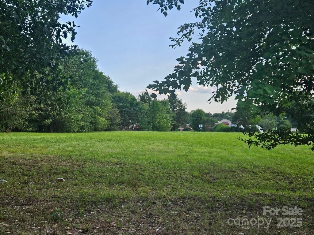 2225 Longdale Drive, Charlotte, NC 28217