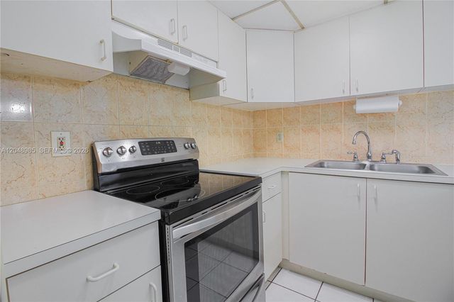 8050 NW 8th Street 1306, Miami, FL 33126