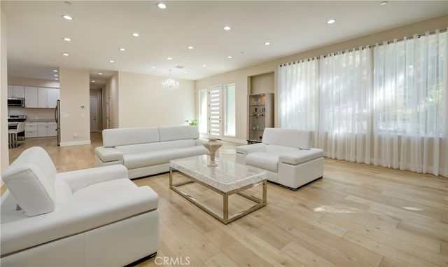 1849 Los Encinos Avenue, Glendale, CA 91208