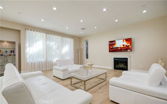 1849 Los Encinos Avenue, Glendale, CA 91208