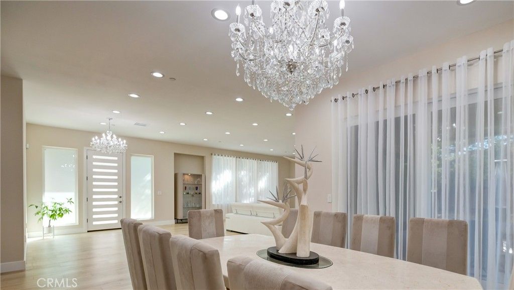 Image 11 of property listing at 1849 Los Encinos Avenue, Glendale, CA 91208