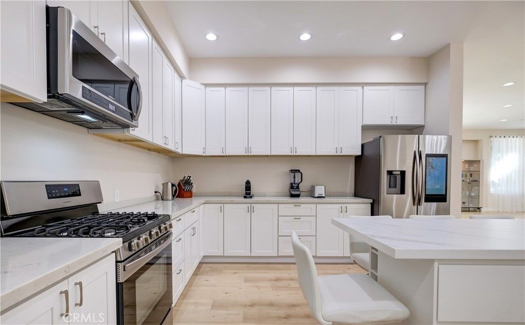 Image 16 of property listing at 1849 Los Encinos Avenue, Glendale, CA 91208