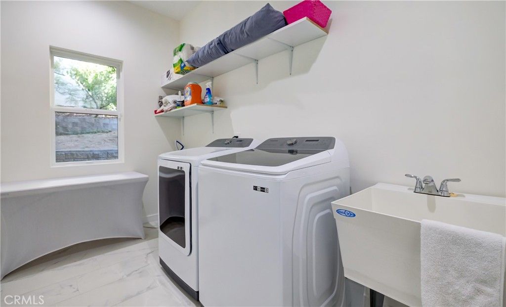 Image 22 of property listing at 1849 Los Encinos Avenue, Glendale, CA 91208