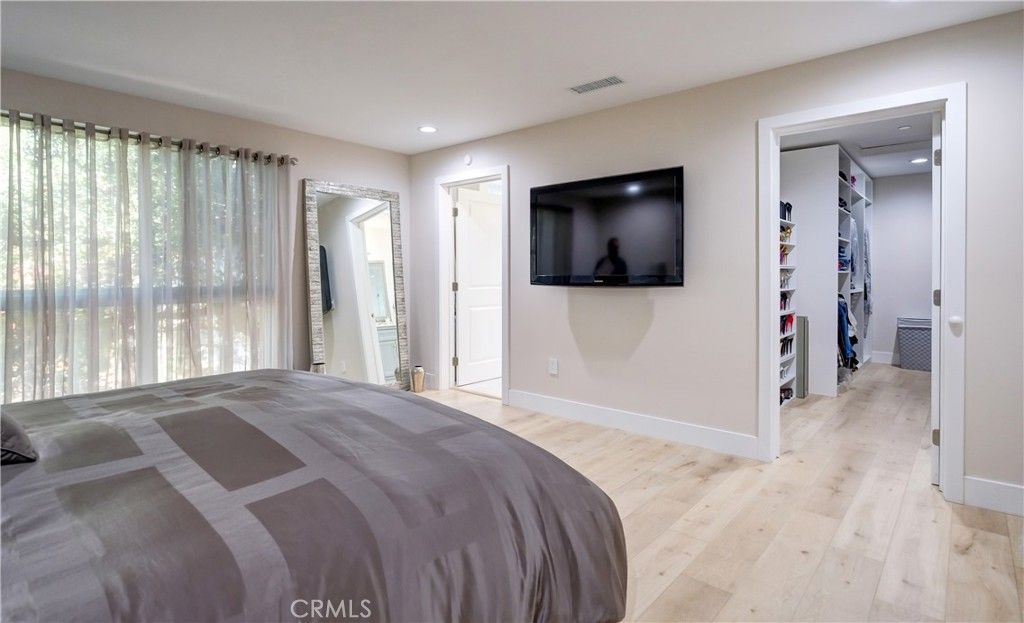 Image 25 of property listing at 1849 Los Encinos Avenue, Glendale, CA 91208