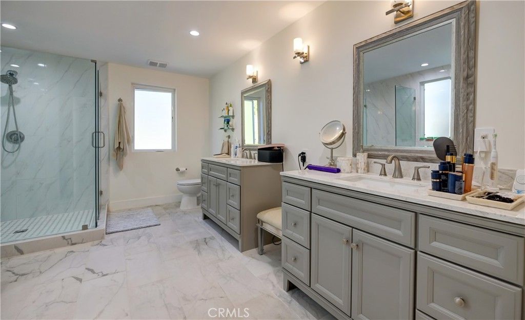 Image 26 of property listing at 1849 Los Encinos Avenue, Glendale, CA 91208