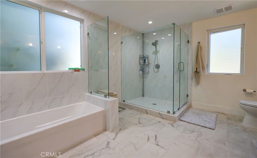 Image 27 of property listing at 1849 Los Encinos Avenue, Glendale, CA 91208