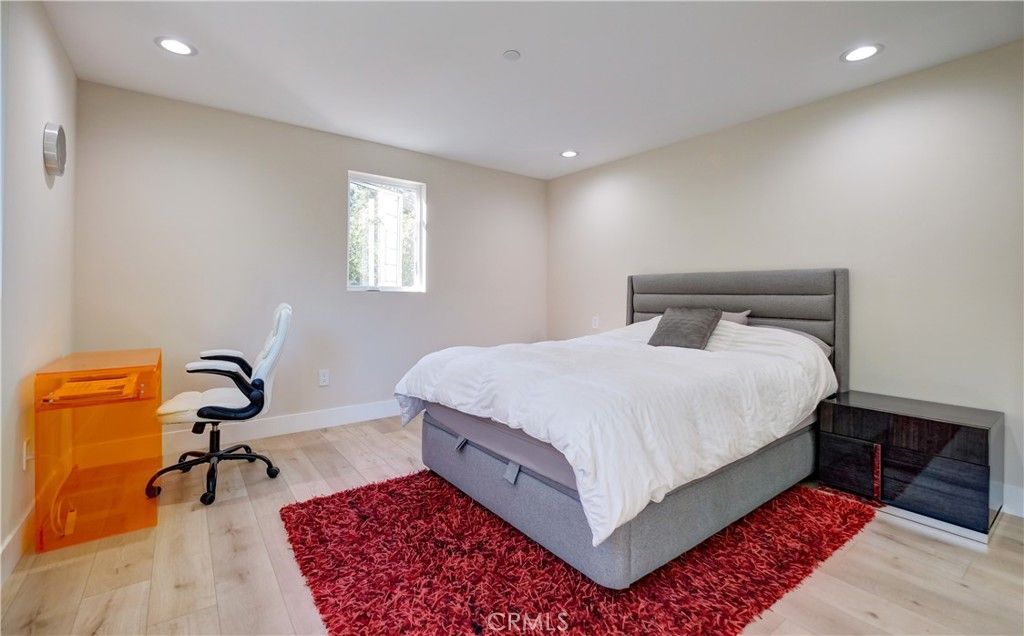 Image 28 of property listing at 1849 Los Encinos Avenue, Glendale, CA 91208