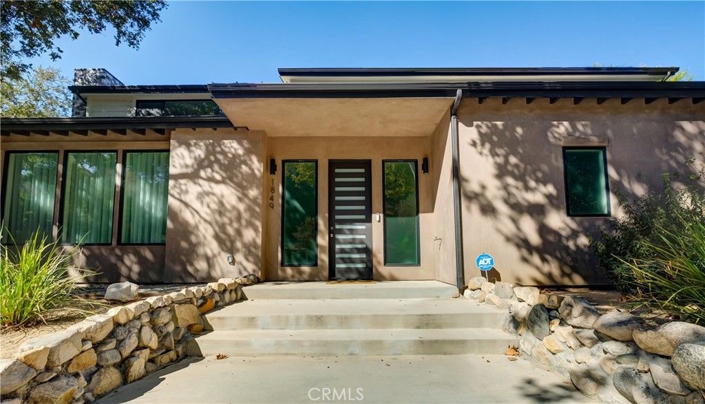 Image 3 of property listing at 1849 Los Encinos Avenue, Glendale, CA 91208