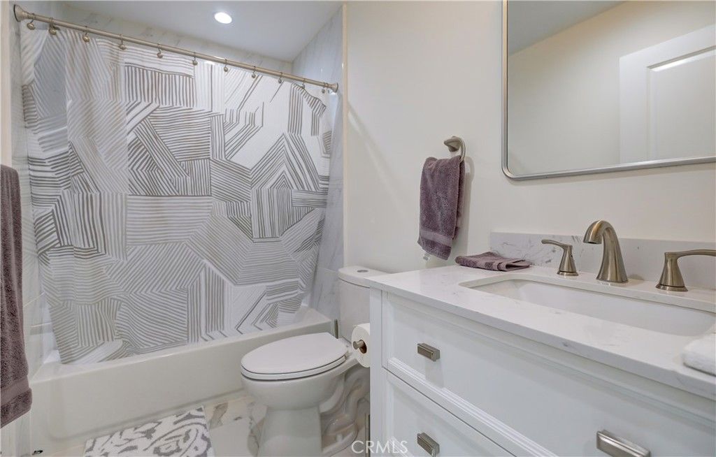 Image 30 of property listing at 1849 Los Encinos Avenue, Glendale, CA 91208