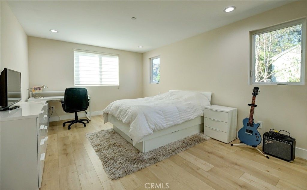 Image 31 of property listing at 1849 Los Encinos Avenue, Glendale, CA 91208