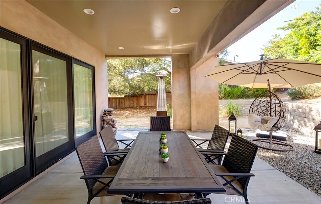 Image 32 of property listing at 1849 Los Encinos Avenue, Glendale, CA 91208