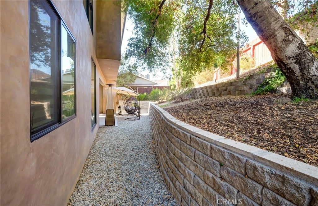 Image 36 of property listing at 1849 Los Encinos Avenue, Glendale, CA 91208