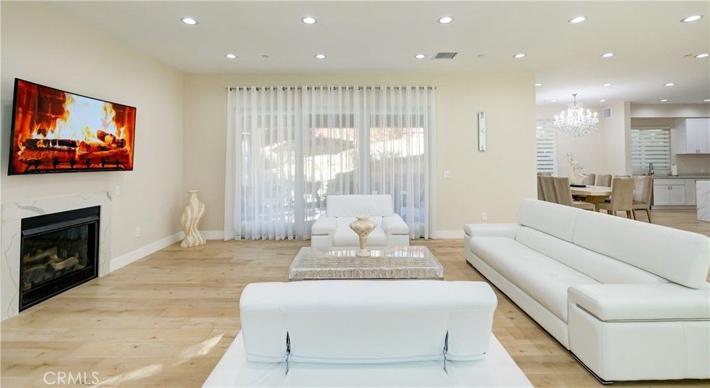 Image 8 of property listing at 1849 Los Encinos Avenue, Glendale, CA 91208