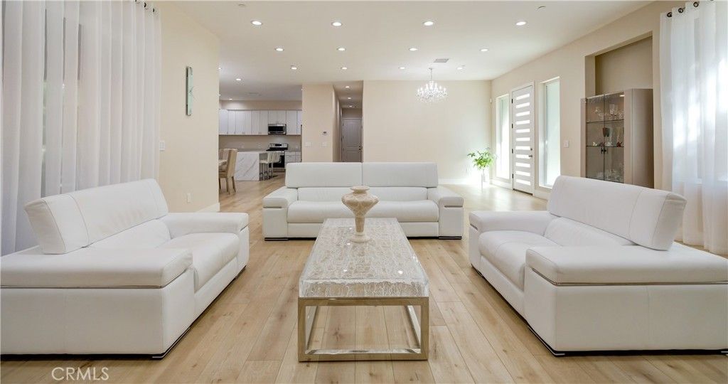 Image 9 of property listing at 1849 Los Encinos Avenue, Glendale, CA 91208