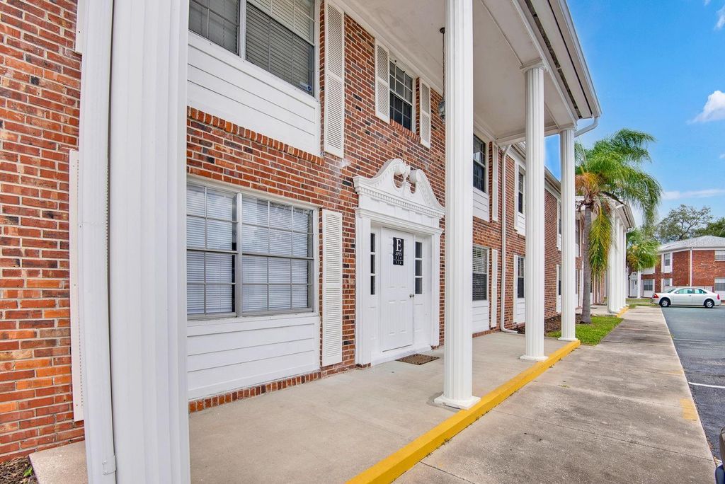 Image 2 of property listing at 4507 9TH STREET W E3, Bradenton, FL 34207