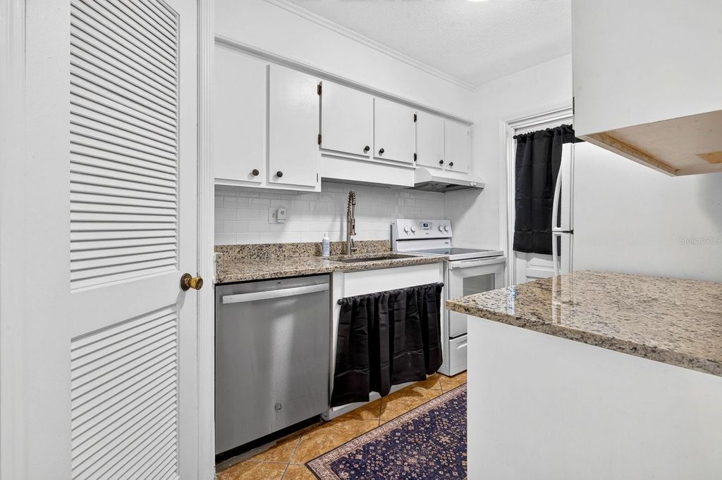 Image 12 of property listing at 4507 9TH STREET W E3, Bradenton, FL 34207