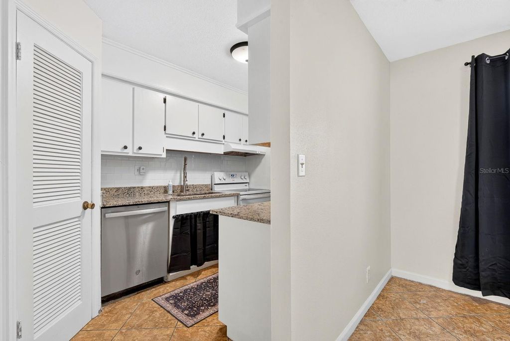 Image 15 of property listing at 4507 9TH STREET W E3, Bradenton, FL 34207