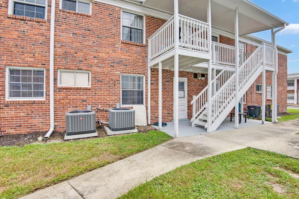 Image 29 of property listing at 4507 9TH STREET W E3, Bradenton, FL 34207