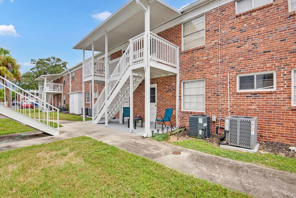 Image 31 of property listing at 4507 9TH STREET W E3, Bradenton, FL 34207