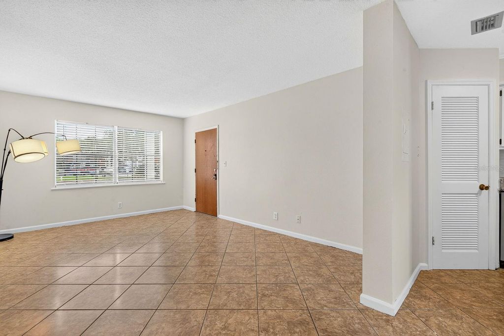 Image 6 of property listing at 4507 9TH STREET W E3, Bradenton, FL 34207