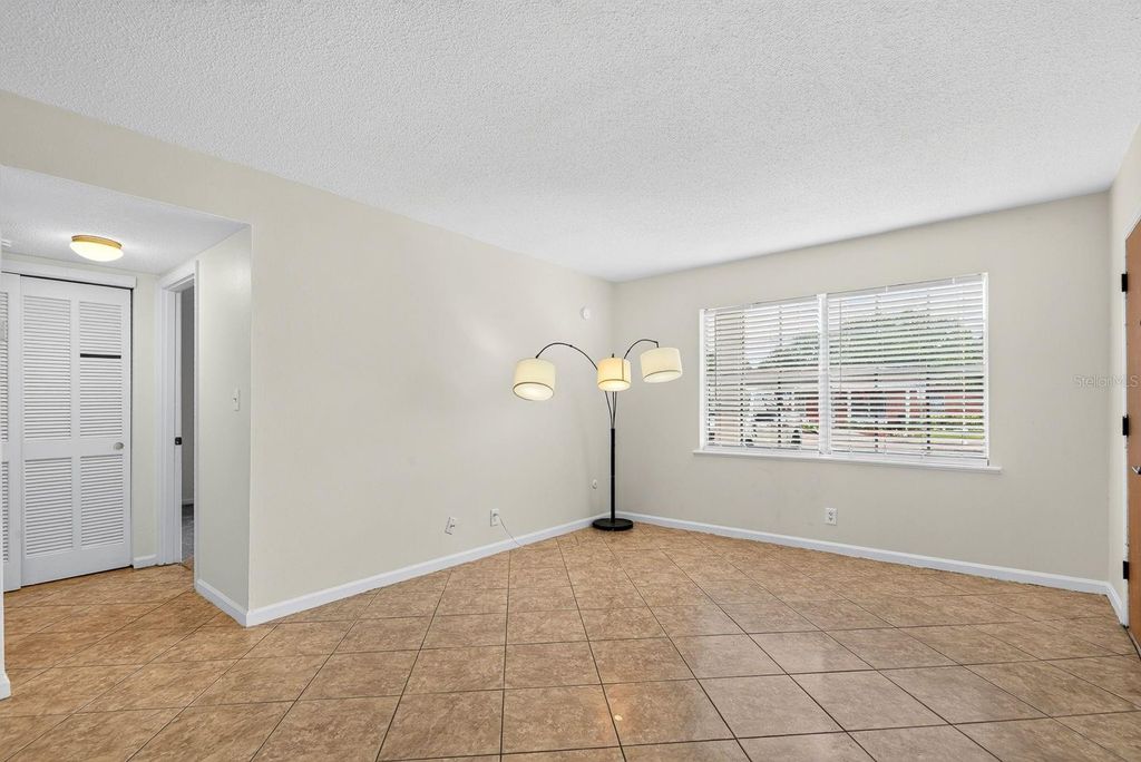 Image 8 of property listing at 4507 9TH STREET W E3, Bradenton, FL 34207