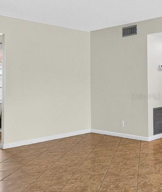 Image 10 of property listing at 4507 9TH STREET W E3, Bradenton, FL 34207