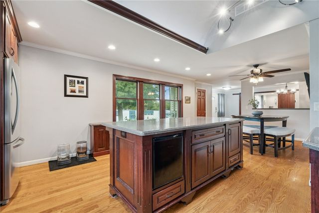 1322 Woodside Drive NW, Cedar Rapids, IA 52405