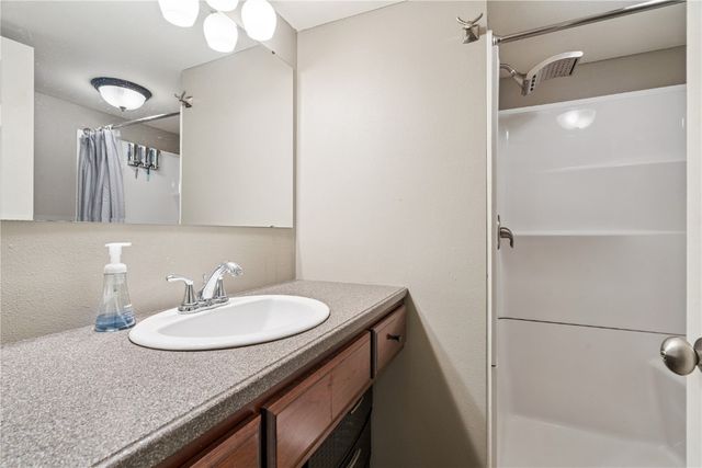 1322 Woodside Drive NW, Cedar Rapids, IA 52405