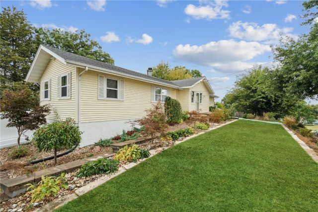 1322 Woodside Drive NW, Cedar Rapids, IA 52405