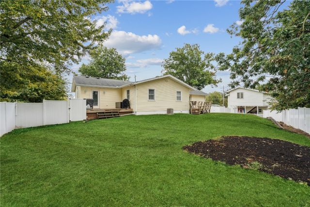 1322 Woodside Drive NW, Cedar Rapids, IA 52405