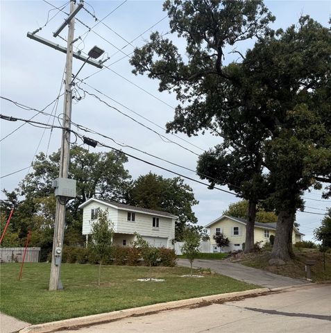 1322 Woodside Drive NW, Cedar Rapids, IA 52405