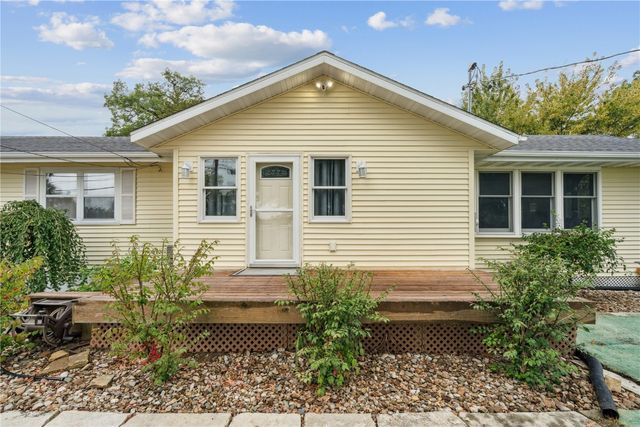 1322 Woodside Drive NW, Cedar Rapids, IA 52405