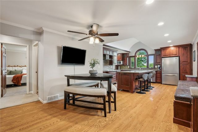 1322 Woodside Drive NW, Cedar Rapids, IA 52405