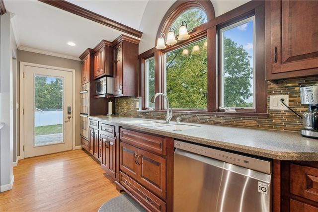 1322 Woodside Drive NW, Cedar Rapids, IA 52405